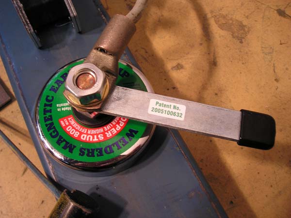 Magnetic erth clamps for welders